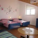 Апартаменты In With Sea View, Terrace, Air Conditioning, Wi-fi Хвар