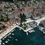 Апартаменты In With Sea View, Terrace, Air Conditioning, Wi-fi Хвар