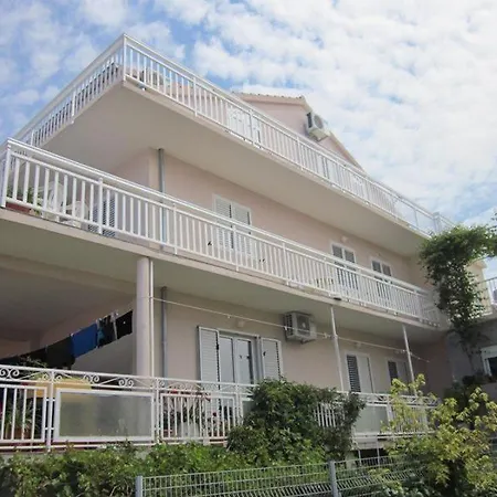 In With Sea View, Terrace, Air Conditioning, Wi-fi