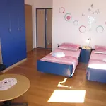 In With Sea View, Terrace, Air Conditioning, Wi-fi Apartmán *