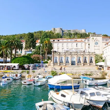 In With Sea View, Terrace, Air Conditioning, Wi-fi Apartment Hvar Town