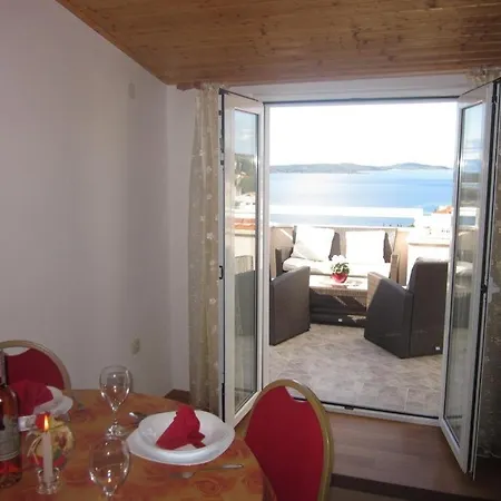 Apartman In With Sea View, Terrace, Air Conditioning, Wi-fi