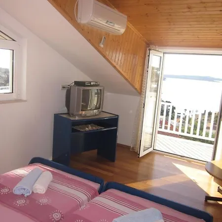 In With Sea View, Terrace, Air Conditioning, Wi-fi Apartment