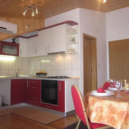 In With Sea View, Terrace, Air Conditioning, Wi-fi Хвар