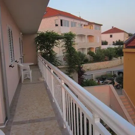 In With Sea View, Terrace, Air Conditioning, Wi-fi Apartman *